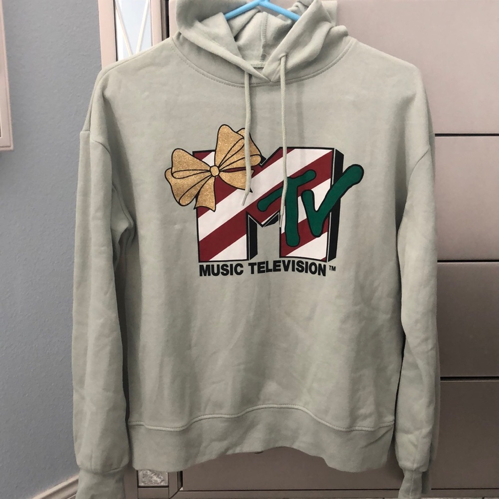 MTV holiday sweater 🎁